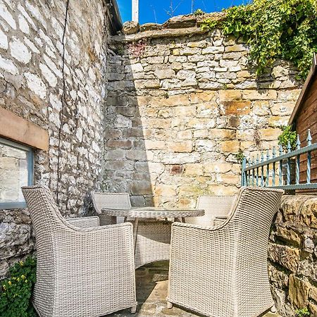 The Artists Loft - A Superb Cottage Sensitively Converted From A Grade II Listed 17Th Century Building Bakewell Exterior foto