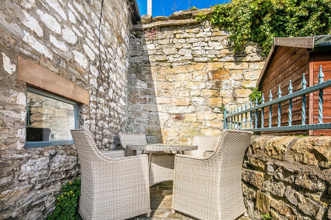The Artists Loft - A Superb Cottage Sensitively Converted From A Grade II Listed 17Th Century Building Bakewell Exterior foto