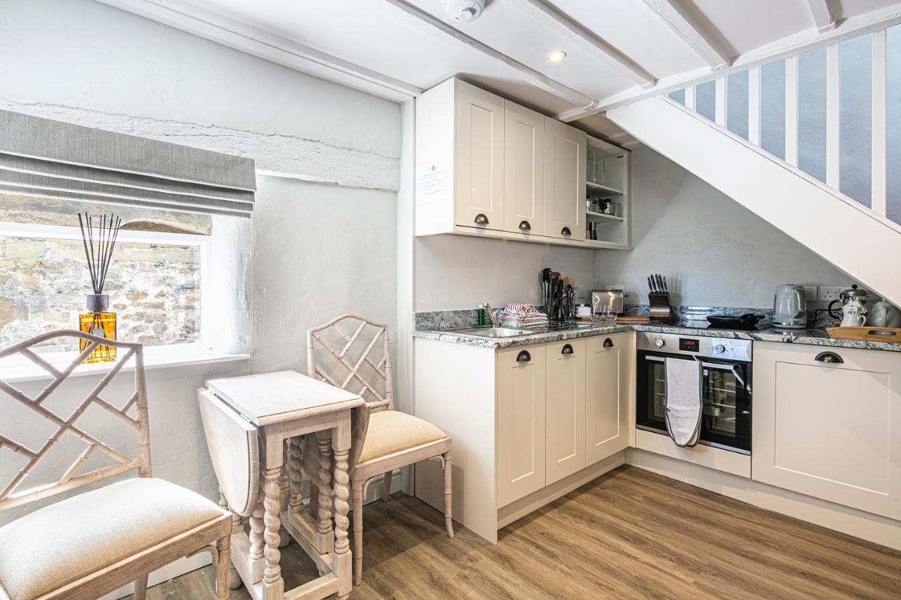 The Artists Loft - A Superb Cottage Sensitively Converted From A Grade II Listed 17Th Century Building Bakewell Exterior foto