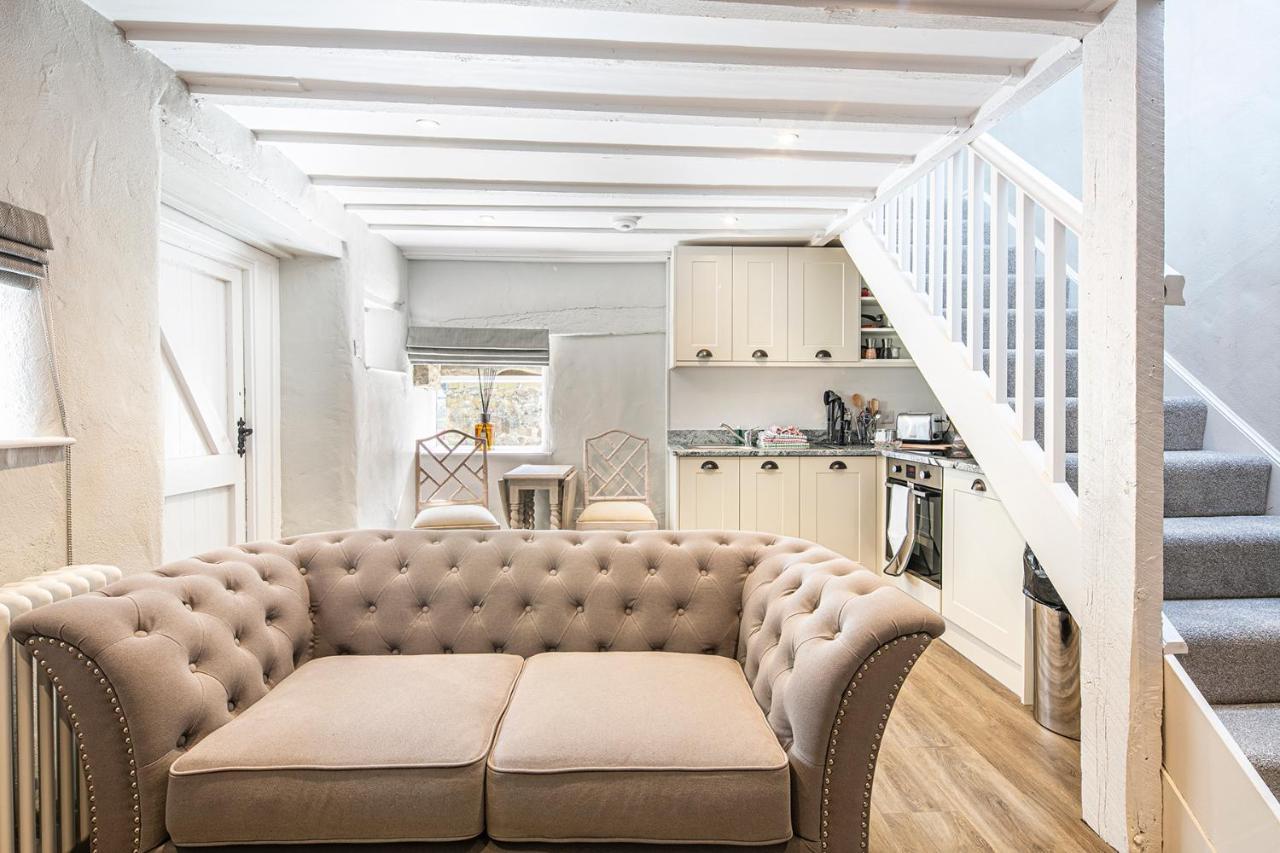 The Artists Loft - A Superb Cottage Sensitively Converted From A Grade II Listed 17Th Century Building Bakewell Exterior foto